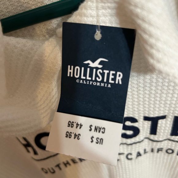 Women’s size medium Hollister waffle light weight hooded crop top. White - Picture 4 of 7